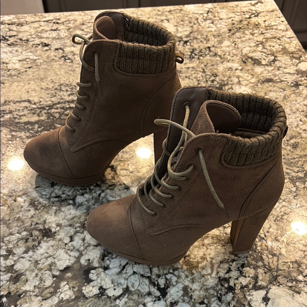 Charlotte Russe Faux Suede Lace up Ankle Booties Size 7